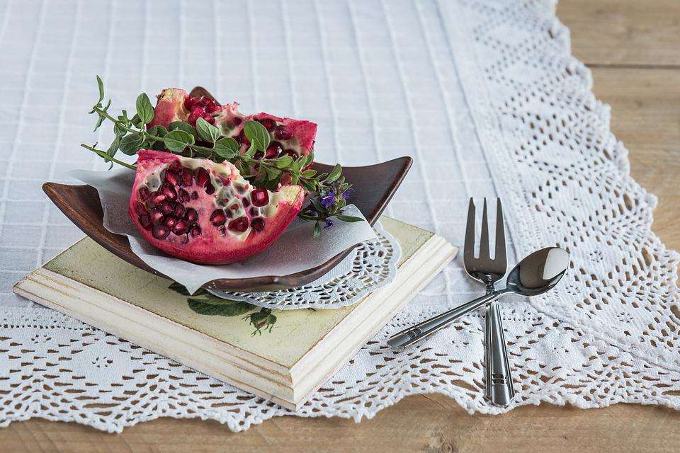 11 Amazing Benefits of Pomegranate