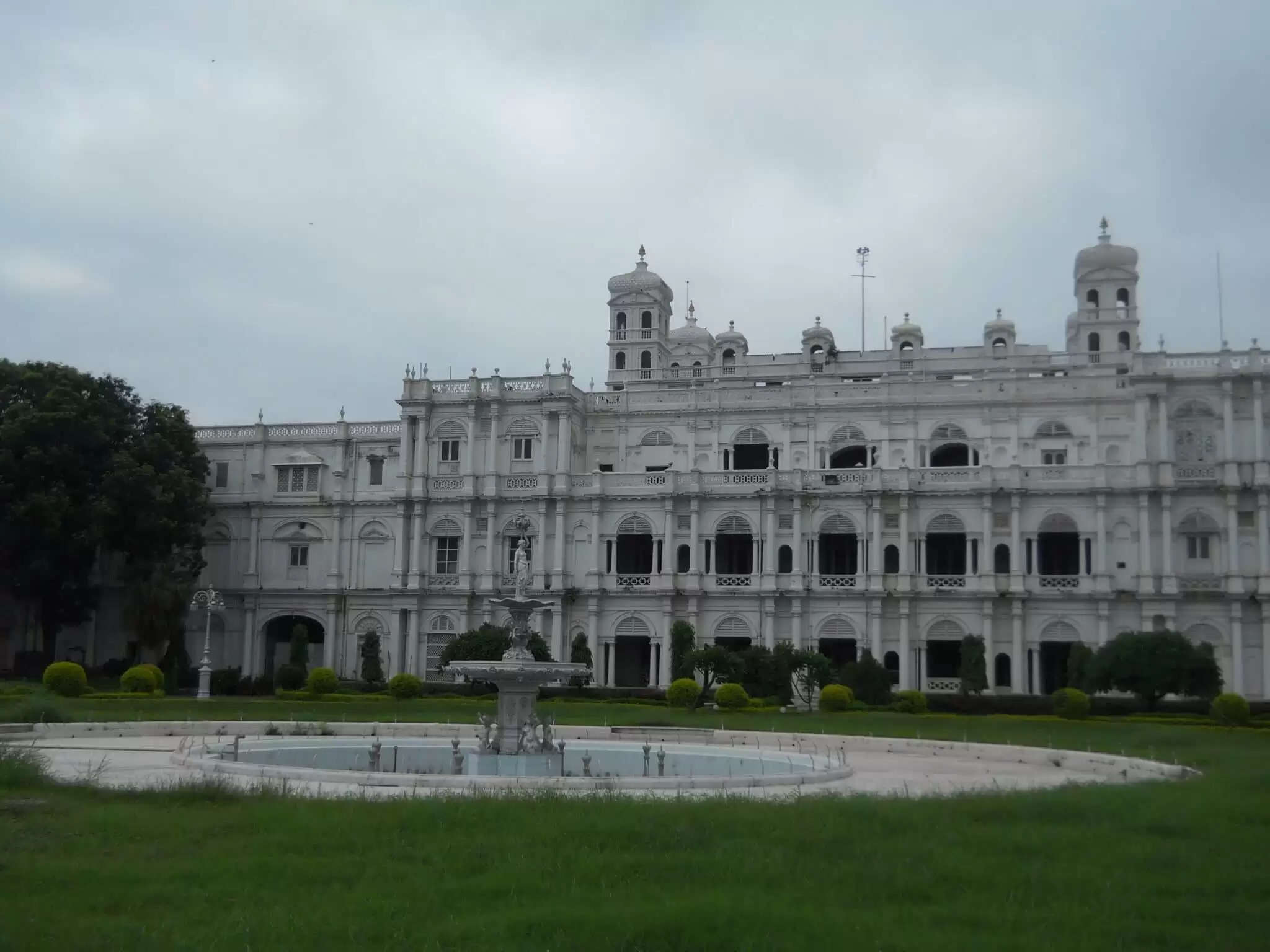 8 interesting facts about the luxurious Jai Vilas Palace in Gwalior