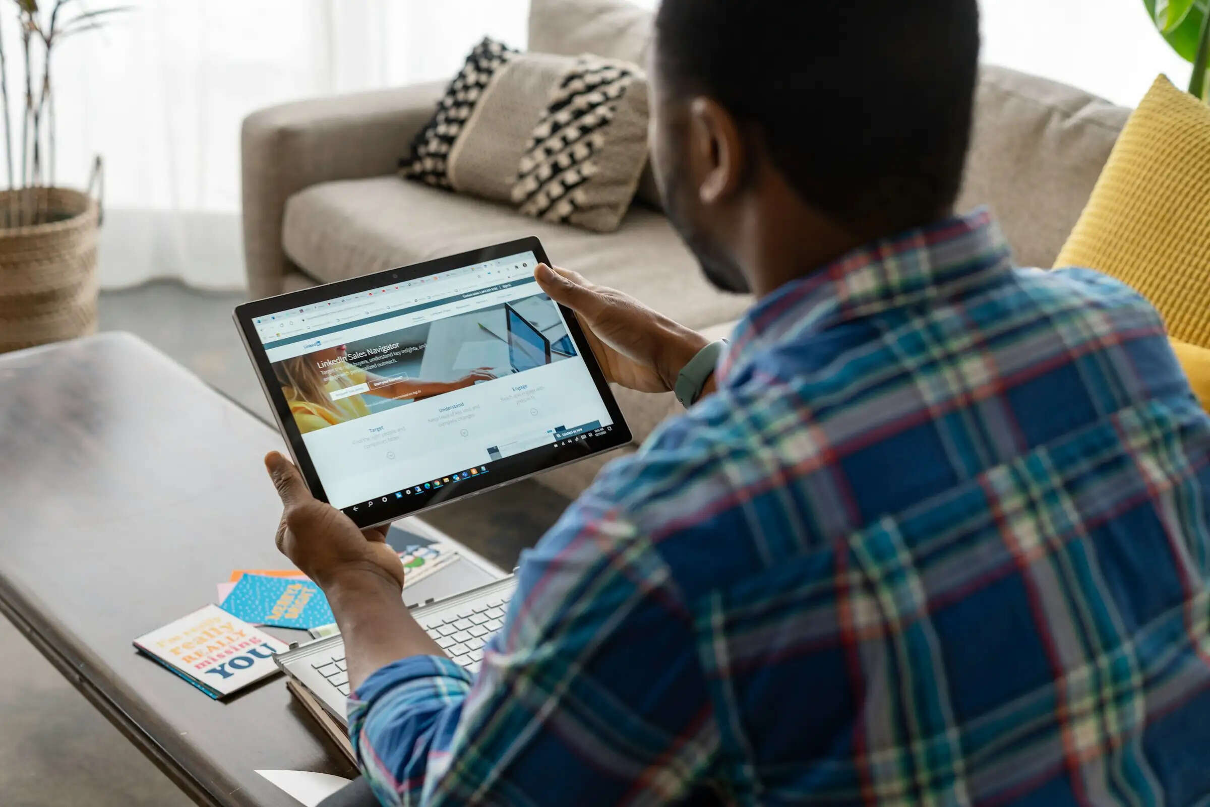 linkedin-sales-solutions-P23-VI_mhpM-unsplash 